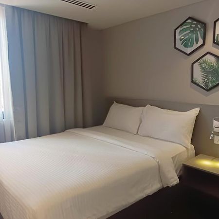Bahari Parade Hotel Managed By The Ascott Limited George Town Exterior photo
