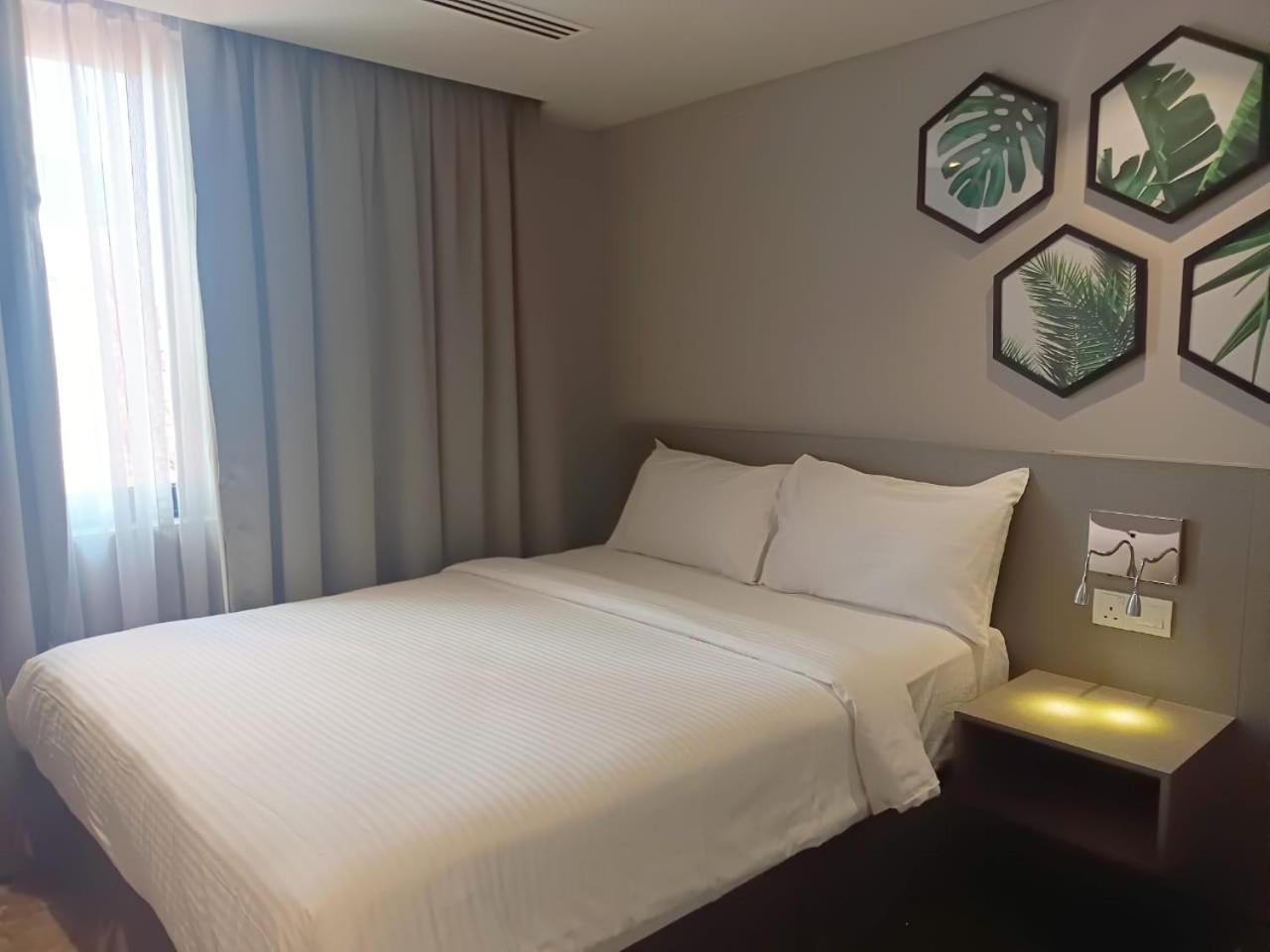 Bahari Parade Hotel Managed By The Ascott Limited George Town Exterior photo